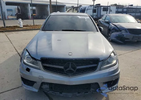 2012 Mercedes-Benz C 63 Amg z USA, uszkodzony, nr VIN WDDGF7HB3CA627176
